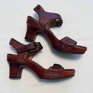 Frye Savannah Buckle Leather Heeled Sandals, Size 7.5